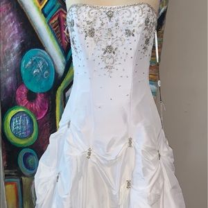 NWT white strapless formal gown